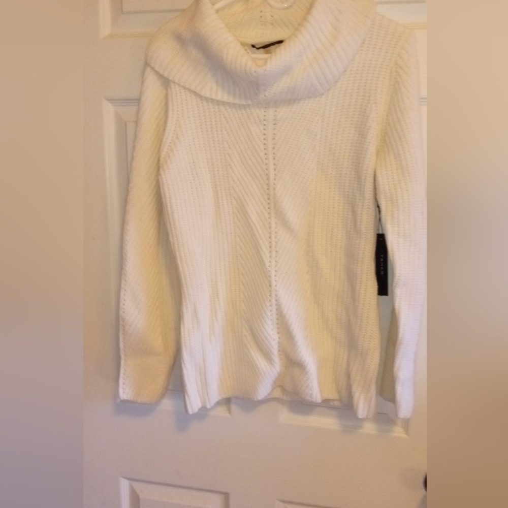 Elie Tahari Ivory Thick Wool Blend Cowl Neck Vintage Sweater - Size: L - Picture 5 of 16